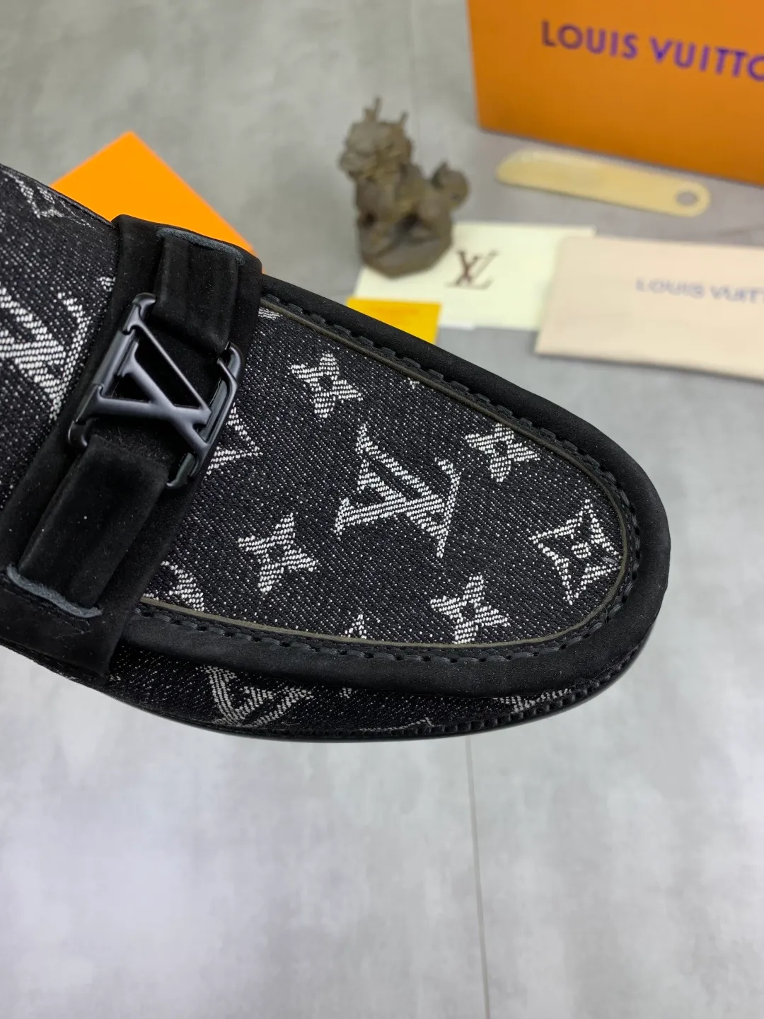 Men's men's shoes 💰P520 New style 💶[LOUIS VUITTON] Water-dyed Niuli Original order New style 🍀LV Louis Vuitton *——Top version of LV classic leather shoes! Made of imported original calfskin, original leather side strips and wear-resistant high-end rubber outsole! High quality products! Color: Black optional Size: 39-44 (45 customized)